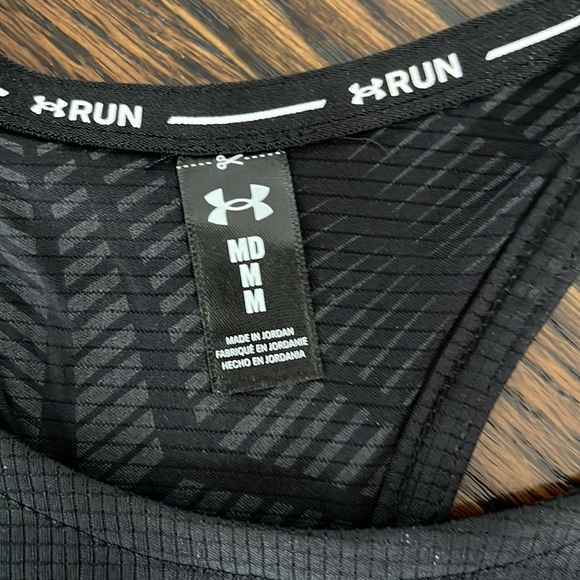Under Armour women’s workout tank - Picture 3 of 9